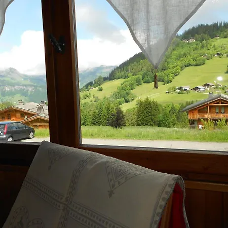 Cosy With Garden Chalet